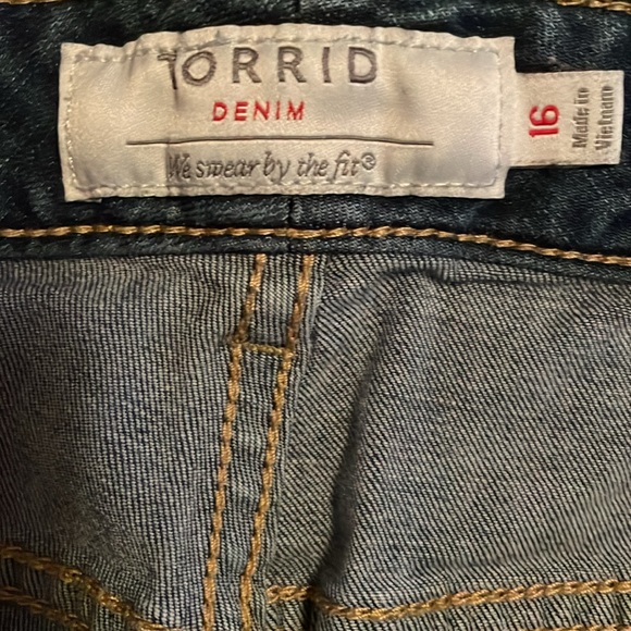 Torrid Premium cropped jeans - Picture 4 of 7